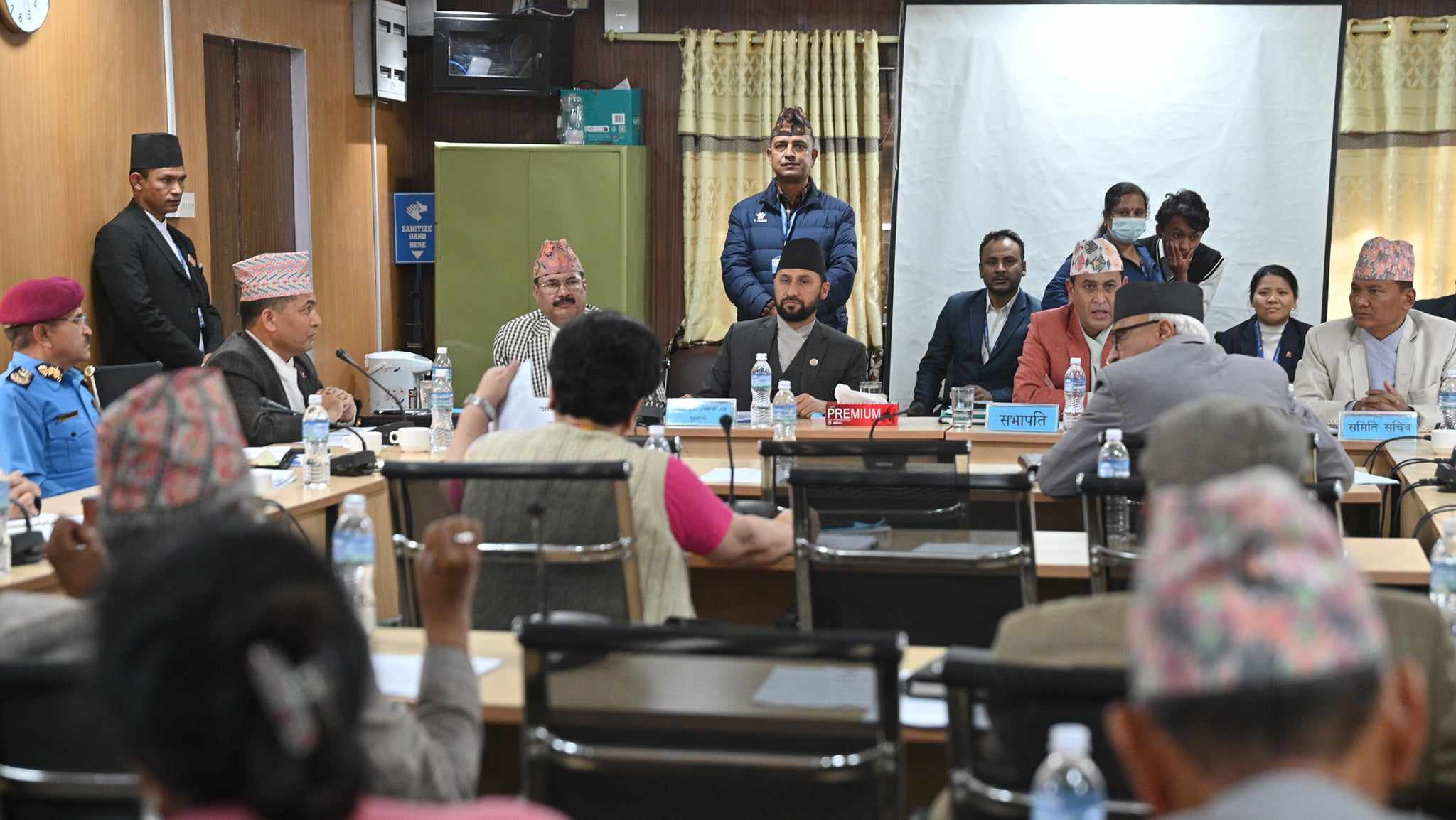 संसदीय समितिको बैठकमा पनि कांग्रेसले माग्यो गृहमन्त्री लामिछानेको राजीनामा 
